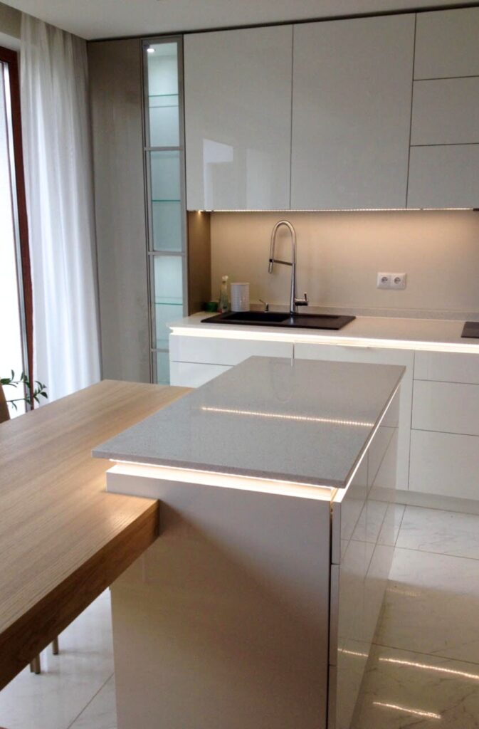 kuchnia i jadalnia biała