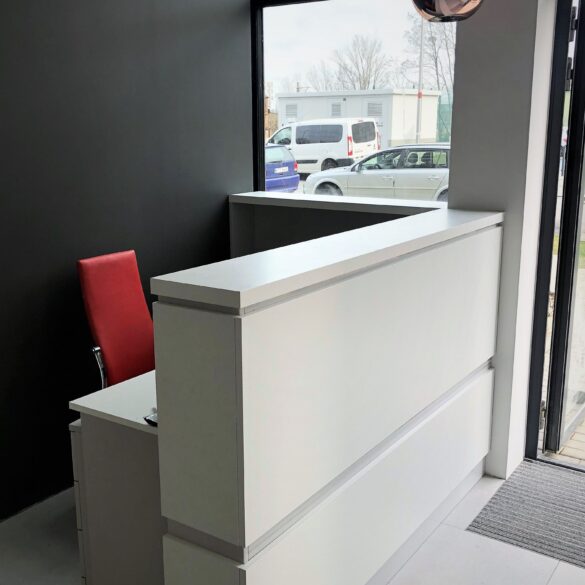 lada do salonu na wymiar